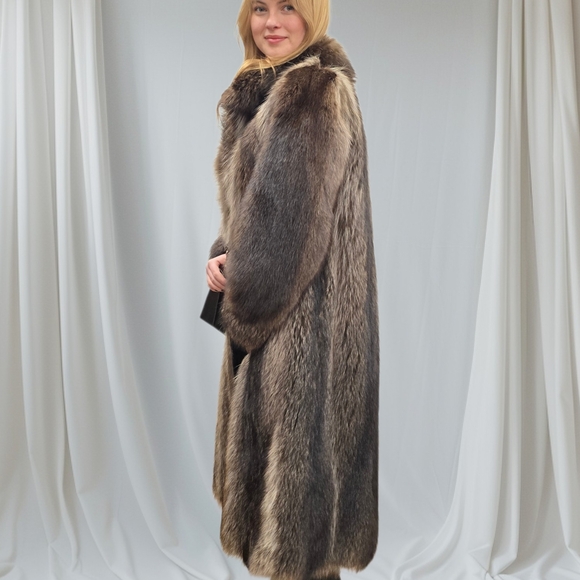 Luxurious Racoon Fur Coat - Picture 3 of 6